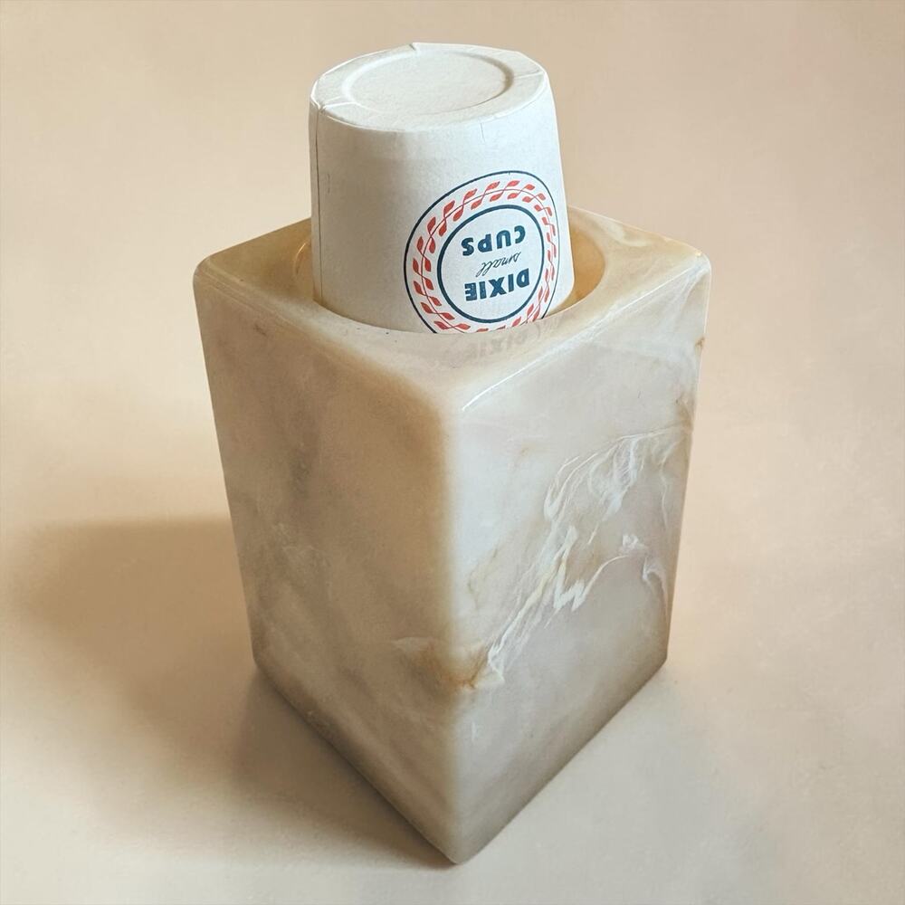 DIXIE Cup Dispenser with Dixie Cups